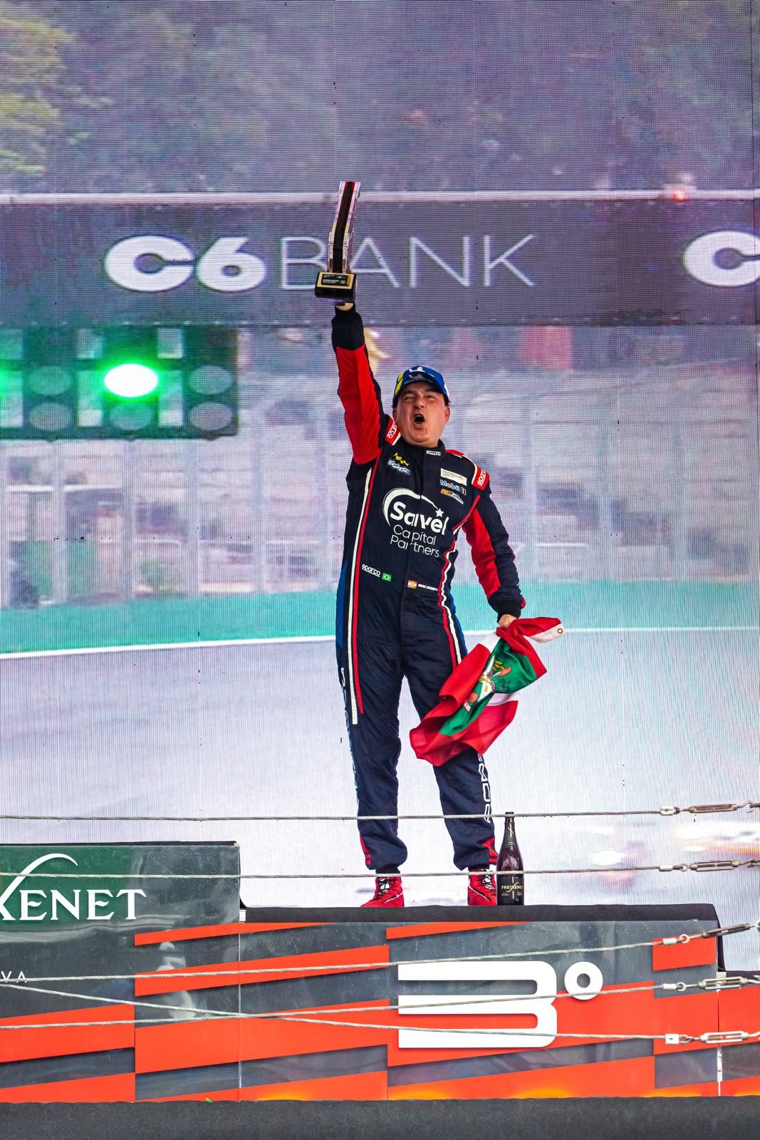 André Gaidzinski fatura dois pódios sob chuva em Interlagos e alcança nono troféu na temporada 2026