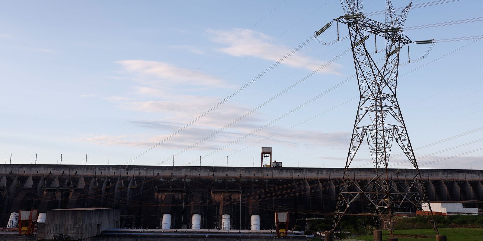 Após cinco meses, conta de luz voltará à bandeira verde em outubro