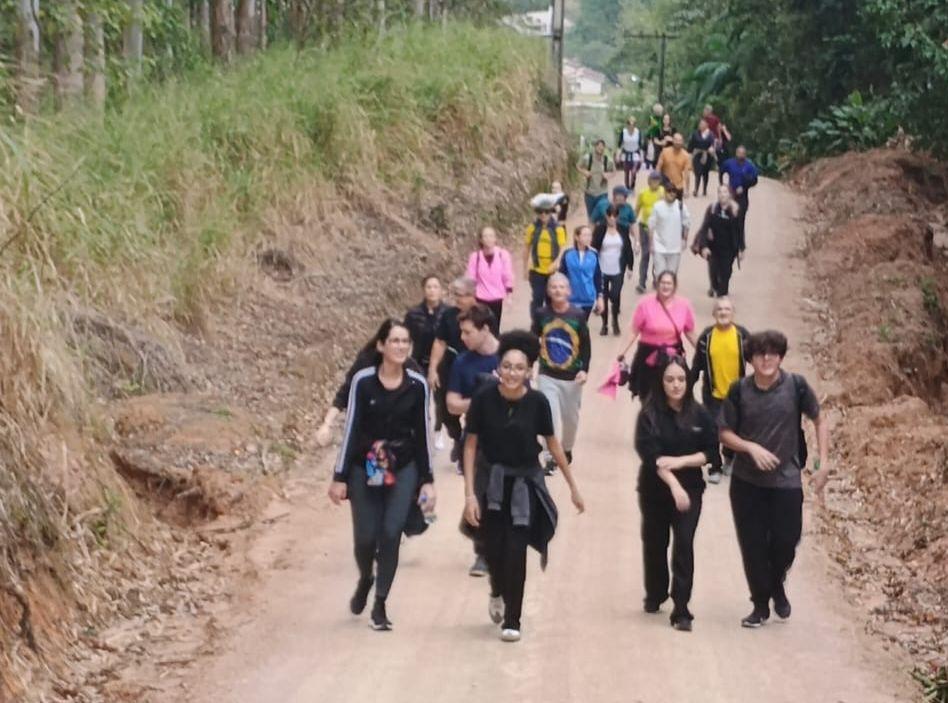 Caminhada da Independência percorre 11,7 km pelas paisagens dos Vales da Uva Goethe em Urussanga