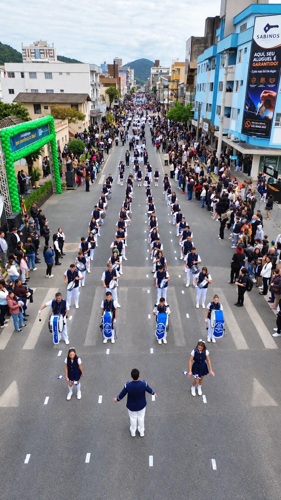 Desfile de 7 de Setembro reúne 42 entidades e atrai multidão para a avenida em Braço do Norte