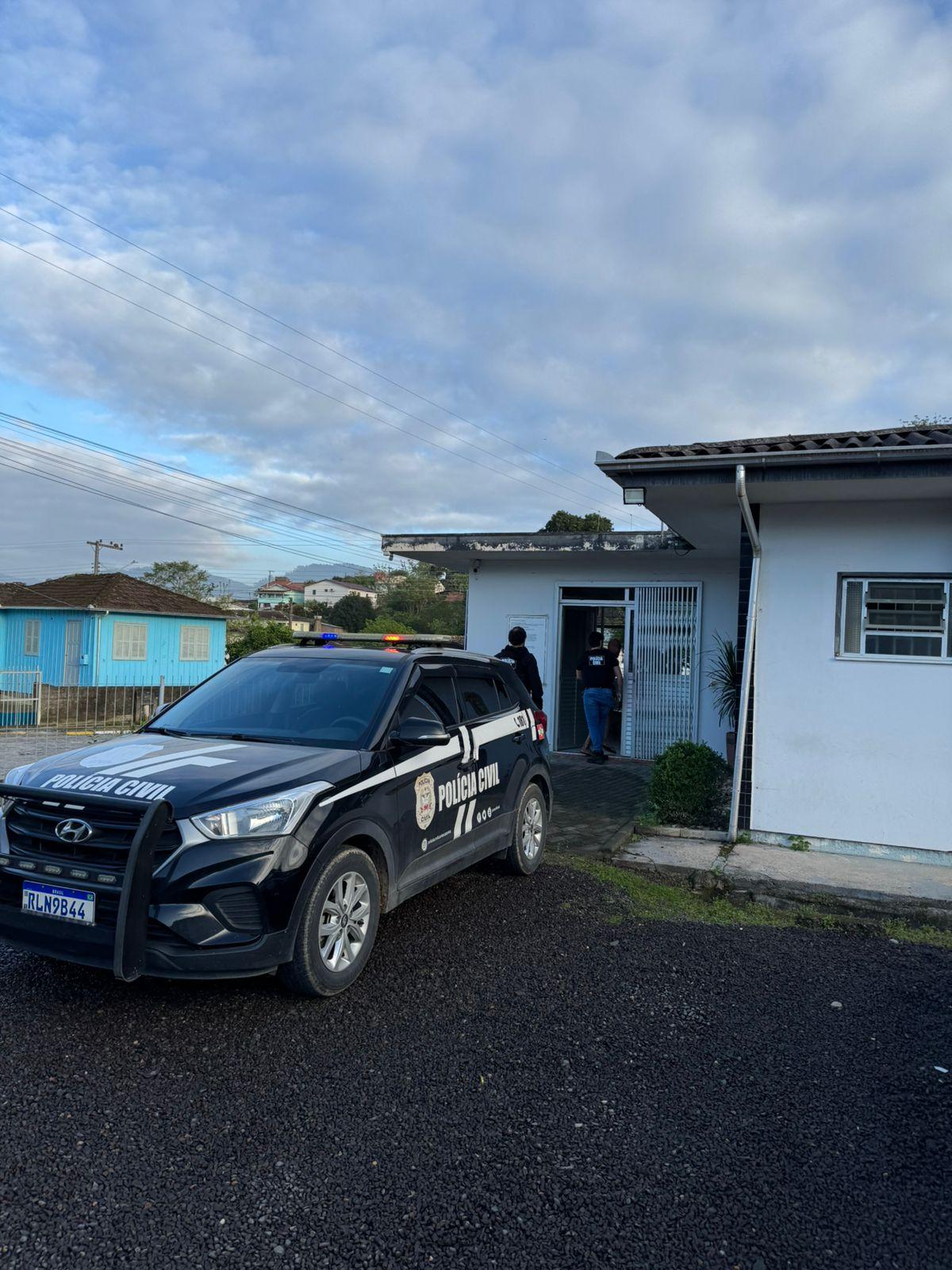 Polícia Civil de Braço do Norte cumpre mandados e prende homem em flagrante na Operação Nacional Proteção Integral V