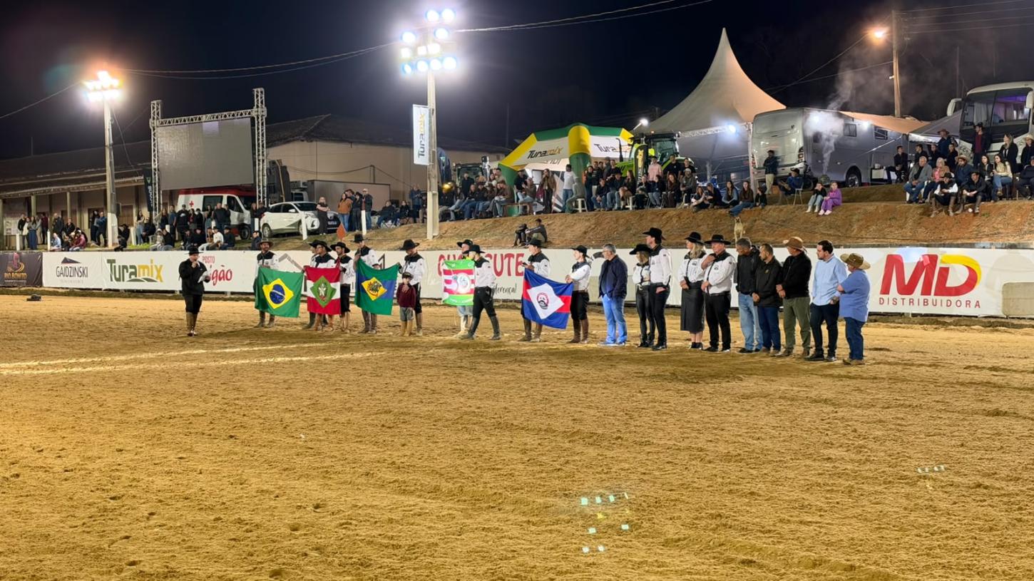 Abertura do 35º Rodeio Crioulo de Braço do Norte é marcada por anúncio de R$ 3 milhões para cobertura da cancha