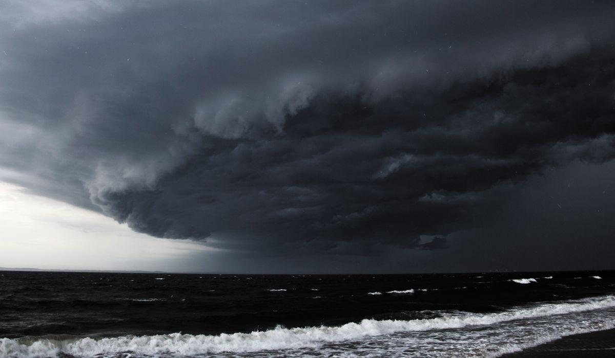Avanço de nova frente fria traz temporais e risco de enxurradas a Santa Catarina