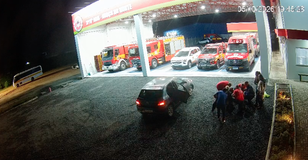 VÍDEO - Bombeiro salva criança de 7 anos engasgada em Braço do Norte