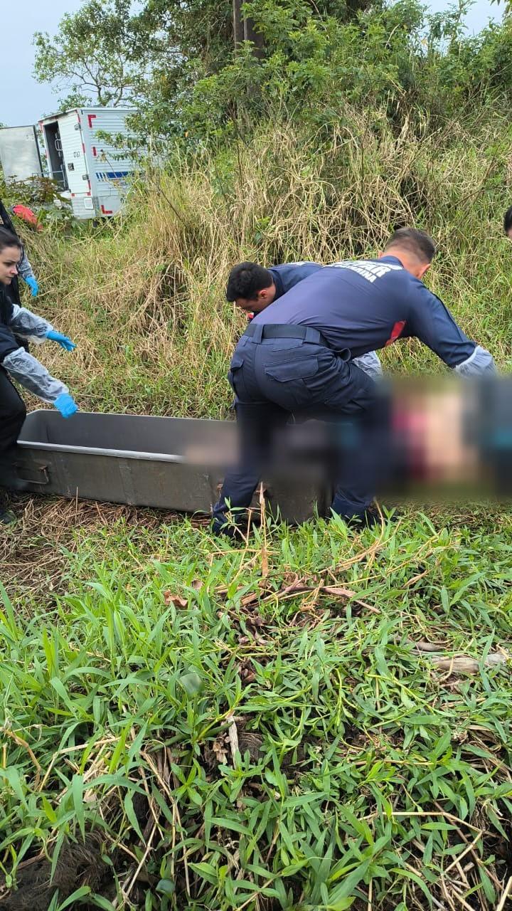 Corpo de homem não identificado é encontrado submerso em rio próximo à BR-101, em Treze de Maio