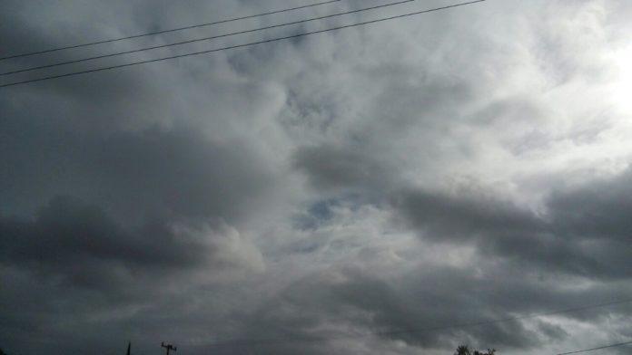 Frente fria traz chuva intensa e temporais isolados a Santa Catarina neste sábado; domingo tem queda nas temperaturas
