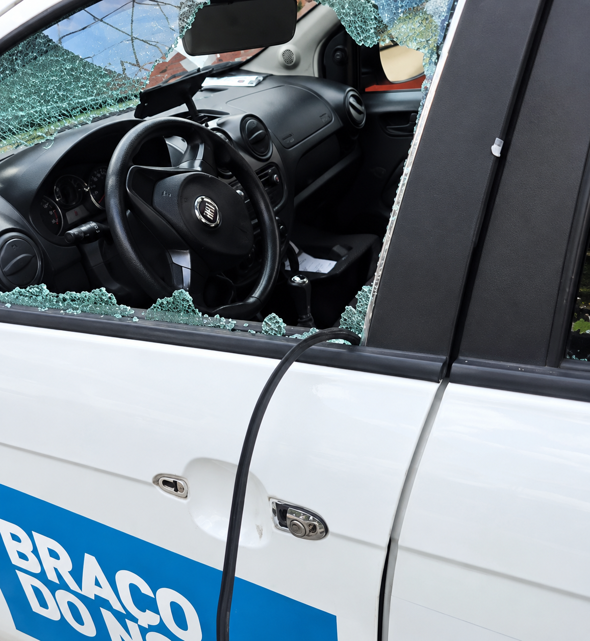 Homem invade garagem da Prefeitura de Braço do Norte e danifica veículos da frota municipal