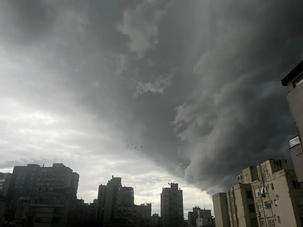 Massa de ar instável traz temporais e chuva persistente a Santa Catarina no fim de semana