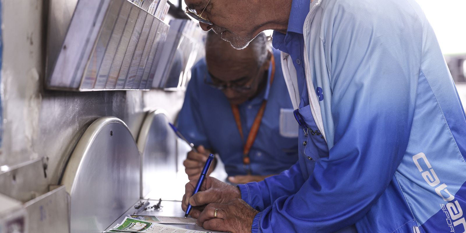 Mega-Sena acumula, e próximo prêmio será de R$ 300 milhões