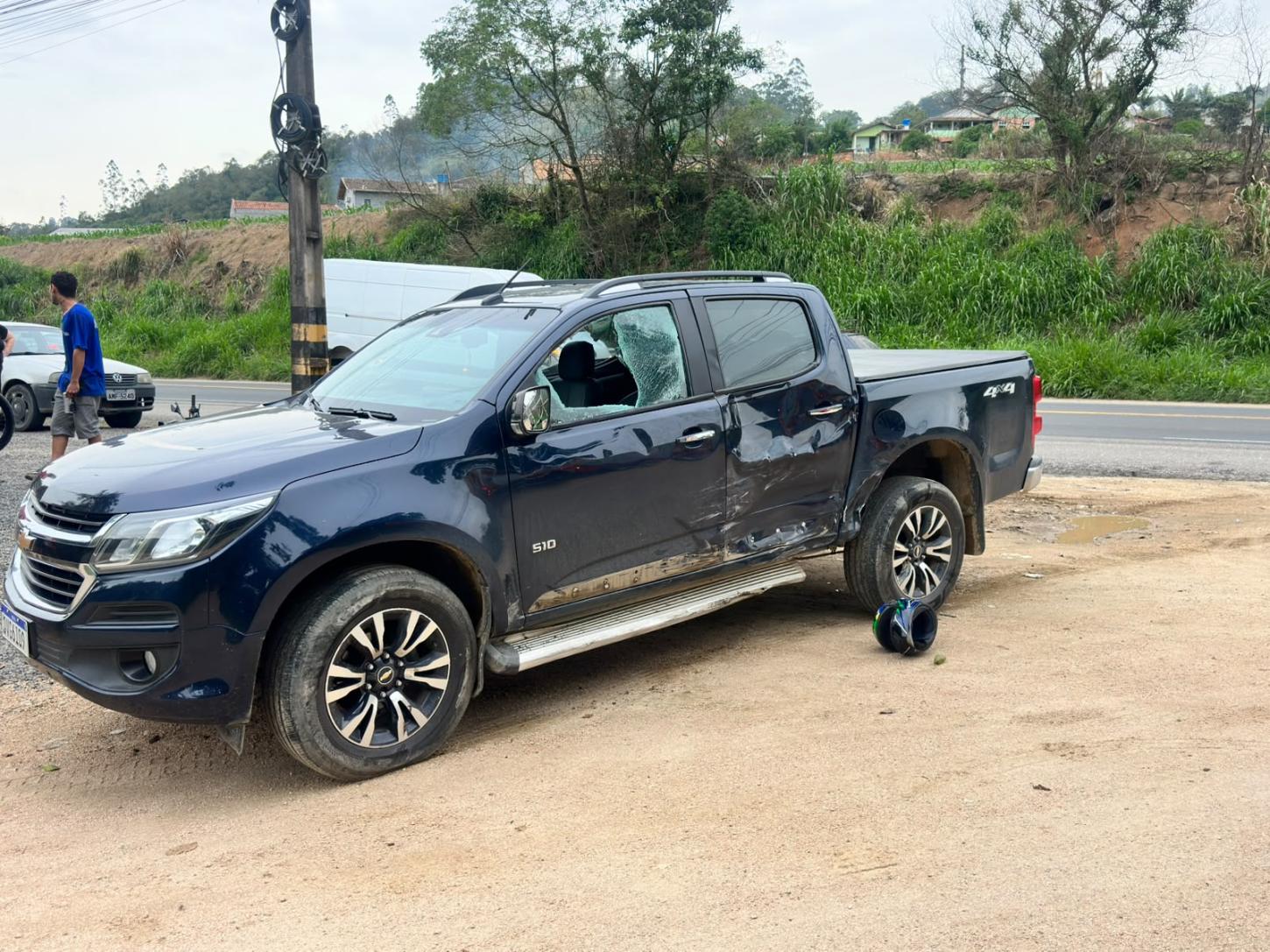 Motociclista fica gravemente ferido após colisão com caminhonete na SC-370 em Braço do Norte