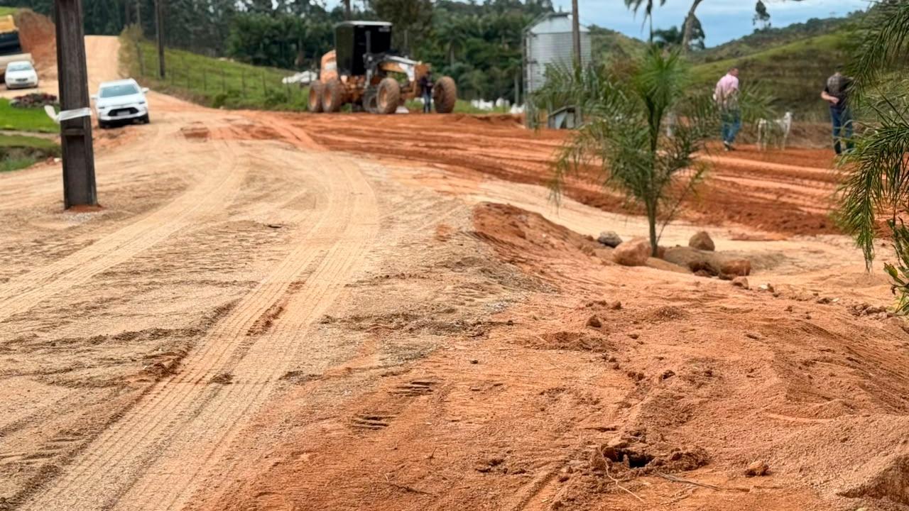 Prefeitura de São Ludgero atende demanda antiga e realiza obras no Caminho Vô Chico, no Bom Retiro