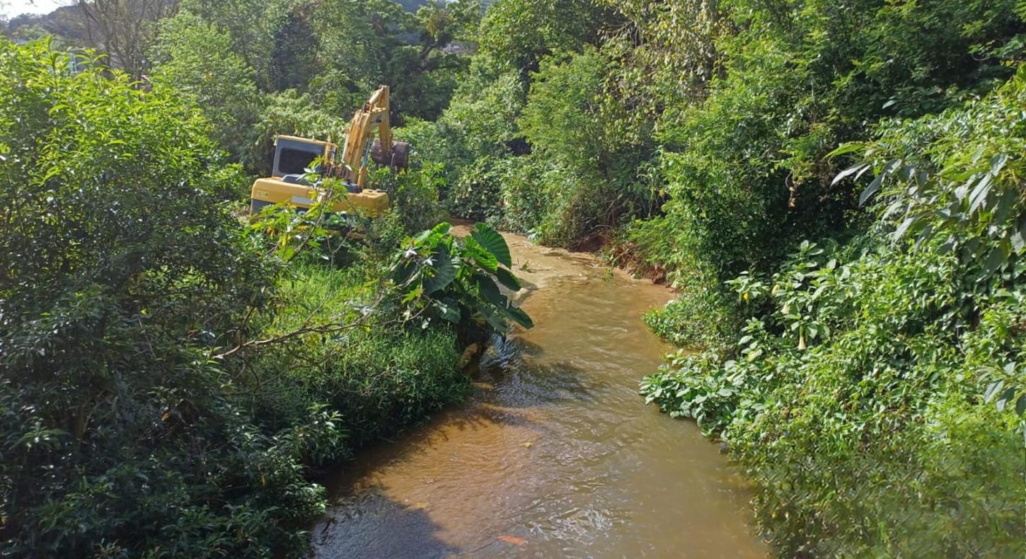 Rio Fortuna inicia desassoreamento preventivo no rio para prevenir transbordamentos e cheias