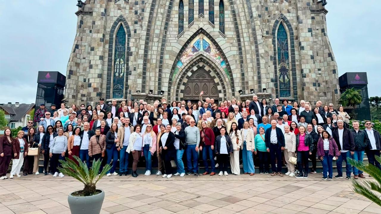 São Ludgero promove viagem especial a Gramado para quase 500 idosos do município