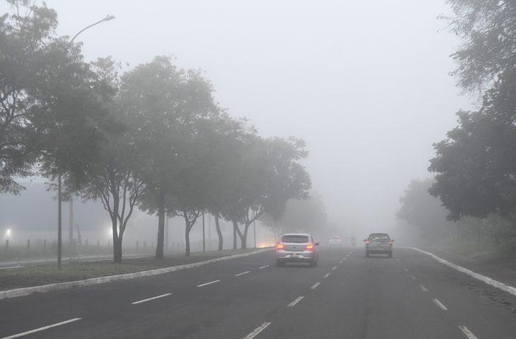 Sexta-feira amanhece com frio de até 6°C e mar agitado; nova frente fria traz alerta alto de temporais para o sábado (03) em SC