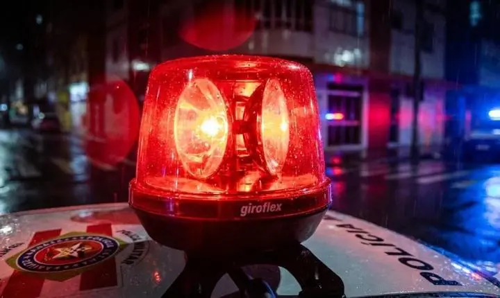 🚨 Adolescente de 14 anos é baleada no rosto por irmão de amiga em SC