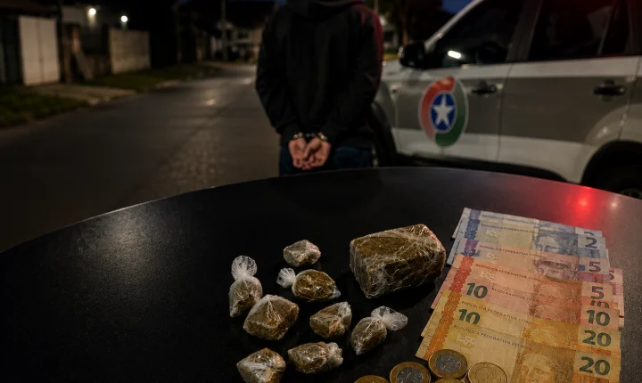 Adolescente tenta fugir de abordagem e é apreendido com drogas no Campestre