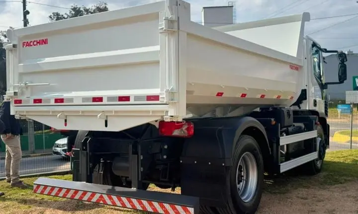 Agricultura de São Ludgero ganha reforço com novo caminhão zero-quilômetro para apoio ao produtor