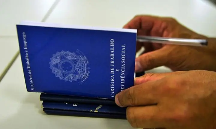 Ampliação do número de carteiras assinadas é sustentado, diz IBGE