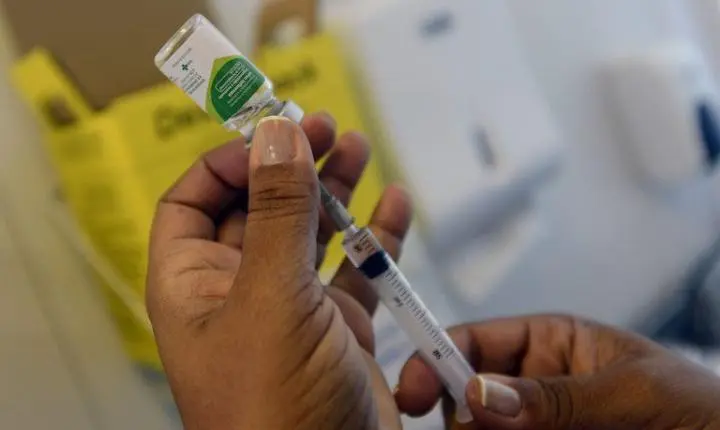 🦠 Baixa adesão à vacina da gripe preocupa SC na reta final da campanha
