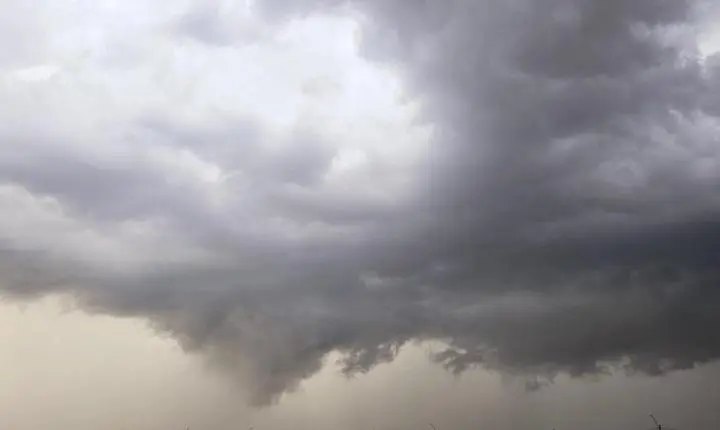 🌧️ Baixa pressão e aproximação de frente fria trazem chuva e temporais isolados a SC
