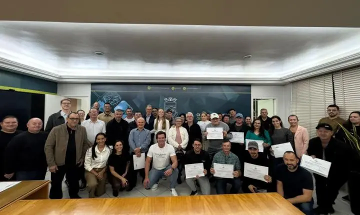 Braço do Norte entrega mais 23 certidões de Reurb e chega a 99 imóveis regularizados em 2026