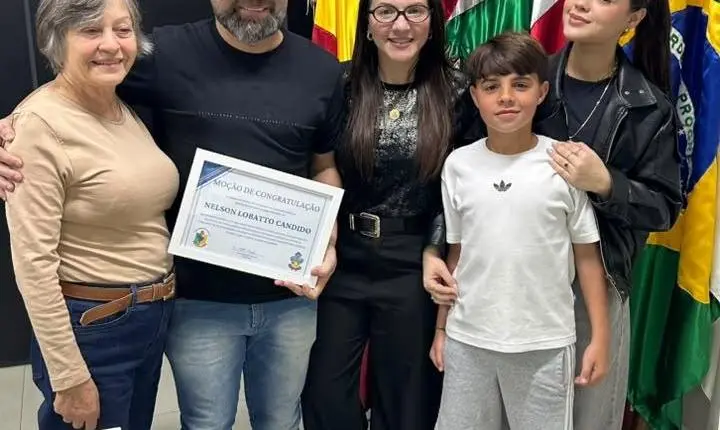 Câmara de Armazém homenageia goleiro Nelsinho por carreira histórica