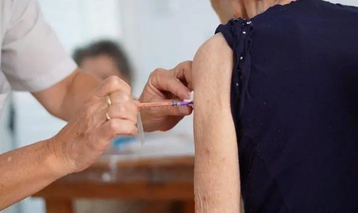 💉 Câmara de Capivari de Baixo derruba veto do prefeito e garante vacinação domiciliar para idosos