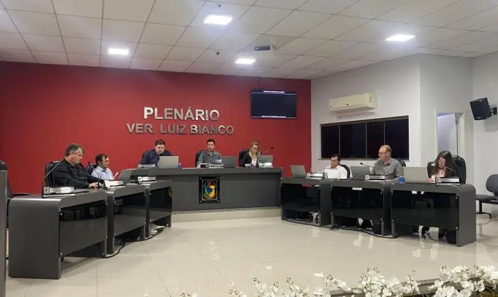 Câmara de São Ludgero aprova seis projetos em primeira votação e recebe presidente da Rede Feminina na tribuna