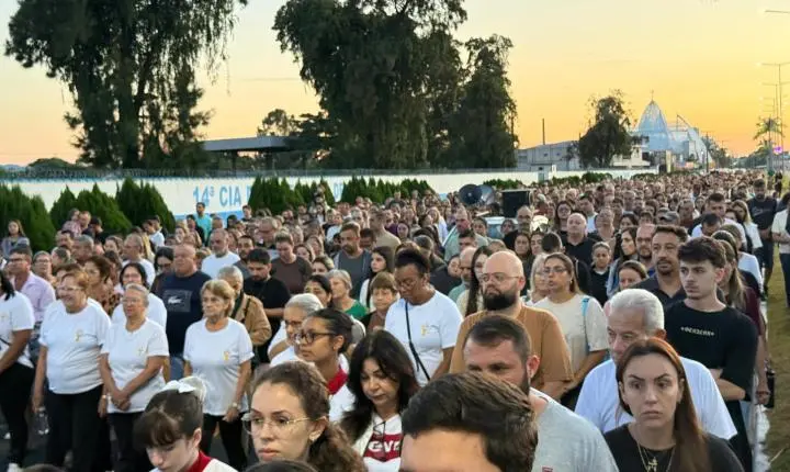 🕯️ Caminhada penitencial reúne 2 mil fiéis na Sexta-feira Santa em Tubarão