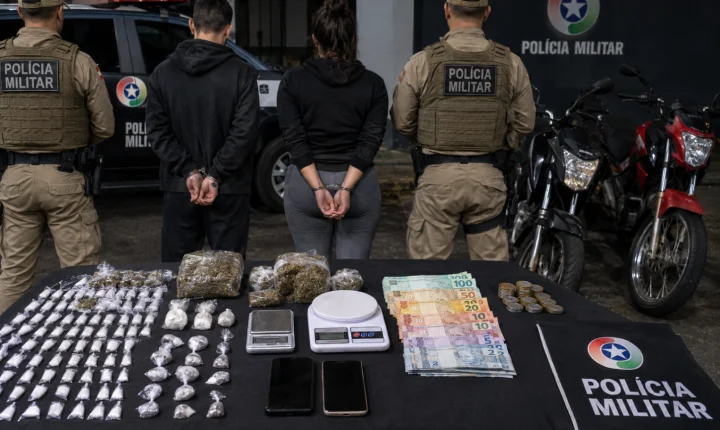 Casal é preso por tráfico de drogas e adulteração de veículo em Tubarão