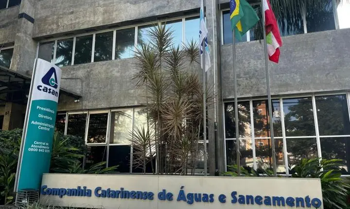 Casan abre concurso público com salários de até R$ 12,6 mil para atuação em várias regiões de Santa Catarina