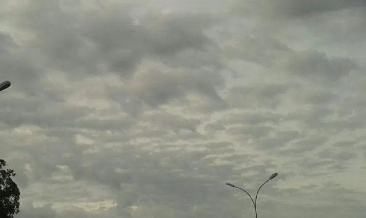 🌊 Circulação marítima traz chuva fraca para o Litoral de SC, mas o sol predomina no interior