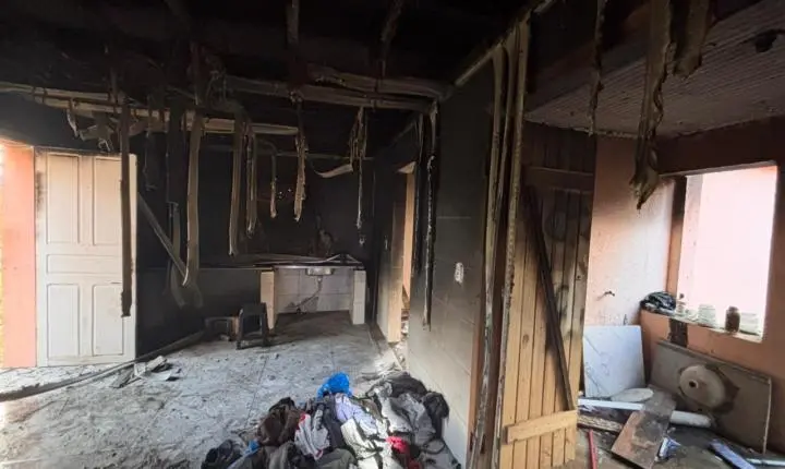 🔥 Colchão cai sobre fogão ligado e provoca incêndio em casa de dois pavimentos em Armazém