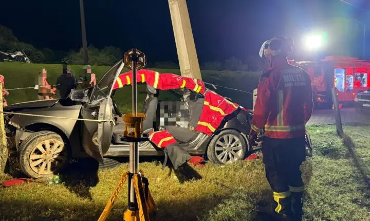 Colisão entre carro e moto deixa uma mulher morta e duas feridas no acesso a Laguna