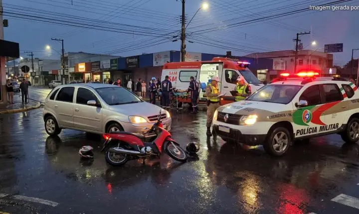 Colisão entre carro e motoneta deixa ferido no Centro de Braço do Norte