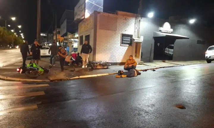 🏍️ Colisão entre duas motos deixa três pessoas feridas na Avenida Centenário, em Criciúma