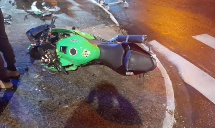 🏍️ Colisão entre duas motos deixa três pessoas feridas na Avenida Centenário, em Criciúma