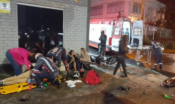 🏍️ Colisão entre duas motos deixa três pessoas feridas na Avenida Centenário, em Criciúma