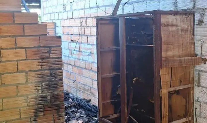 🔥 Curto-circuito em celular causa incêndio em residência em BN