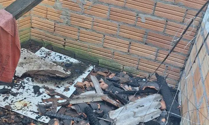 🔥 Curto-circuito em celular causa incêndio em residência em BN
