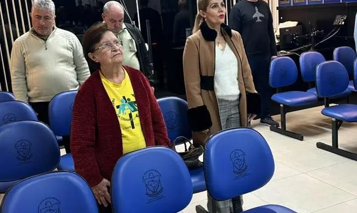 Dona Carminha recebe Moção de Congratulação em Armazém