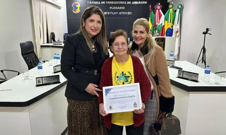 Dona Carminha recebe Moção de Congratulação em Armazém
