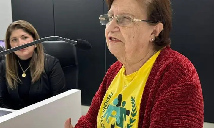 Dona Carminha recebe Moção de Congratulação em Armazém