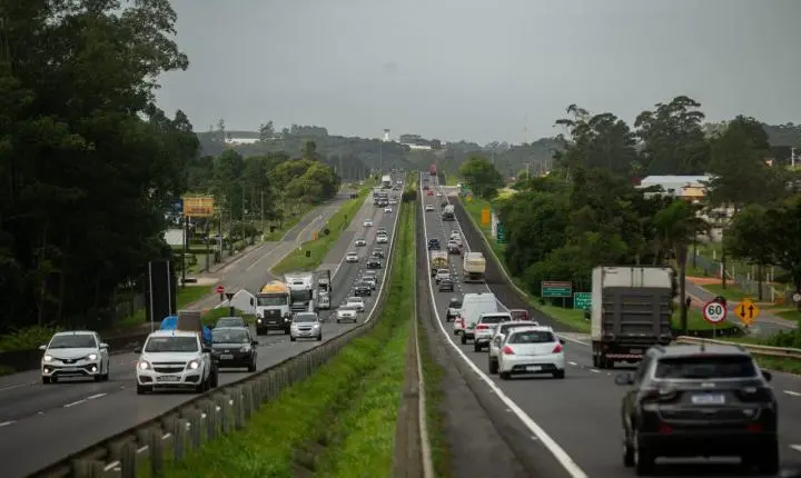 🛣️ Feriadão de Corpus Christi deve mobilizar mais de 630 mil veículos na BR-101 Sul em Santa Catarina