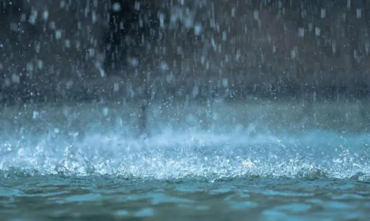 Formação de frente quente e baixa pressão trazem temporais com granizo e chuva intensa para SC nesta quarta e quinta