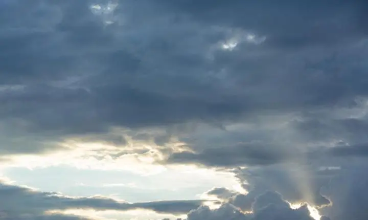 ⛈️ Frente fria avança e traz alerta de temporais para todas as regiões de SC