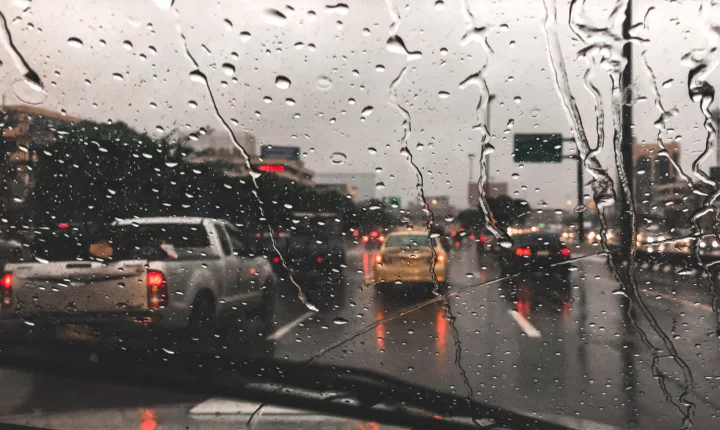 ⛈️ Frente fria avança por Santa Catarina com alerta para temporais severos e queda de granizo