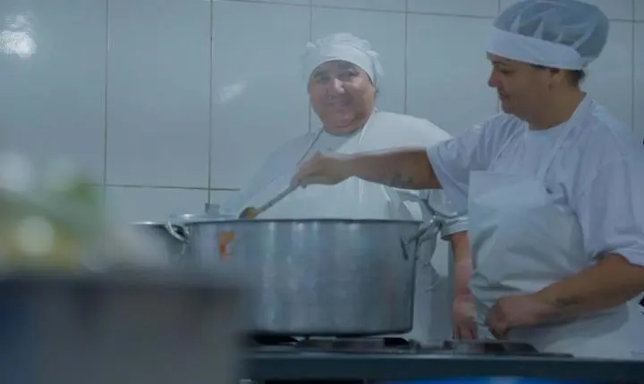 Grupo Risotolândia abre 70 vagas imediatas para cozinheiro escolar em cinco cidades do Sul de SC