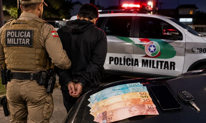 Homem de 22 anos é preso após cometer assaltos à mão armada