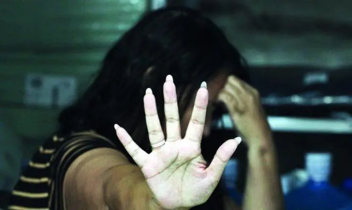 🚔 Homem de 55 anos é preso após agredir mulher com pedaço de madeira em Criciúma